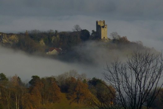 Burgruine Wartau im Herbst